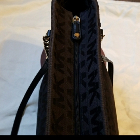 Authentic Michael Kors Purse - Picture 4 of 7